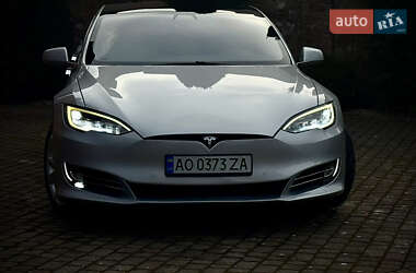 Лифтбек Tesla Model S 2017 в Хусте