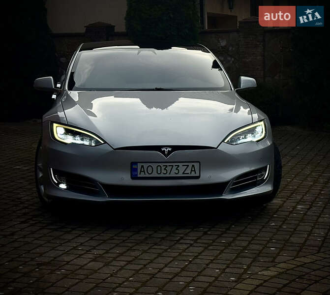 Лифтбек Tesla Model S 2017 в Хусте