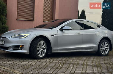 Лифтбек Tesla Model S 2017 в Хусте