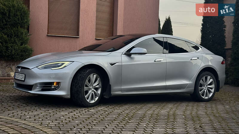 Лифтбек Tesla Model S 2017 в Хусте