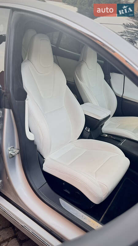 Лифтбек Tesla Model S 2017 в Хусте