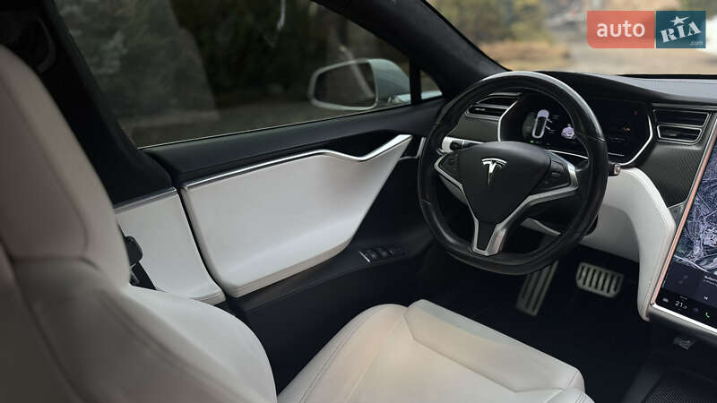 Лифтбек Tesla Model S 2017 в Хусте