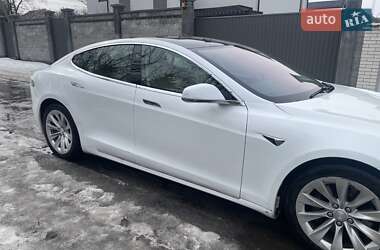 Лифтбек Tesla Model S 2017 в Киеве