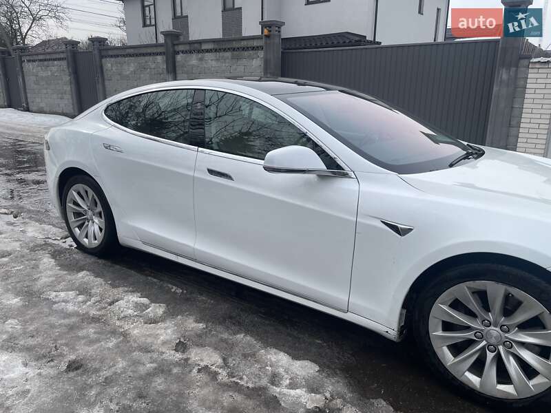 Лифтбек Tesla Model S 2017 в Киеве