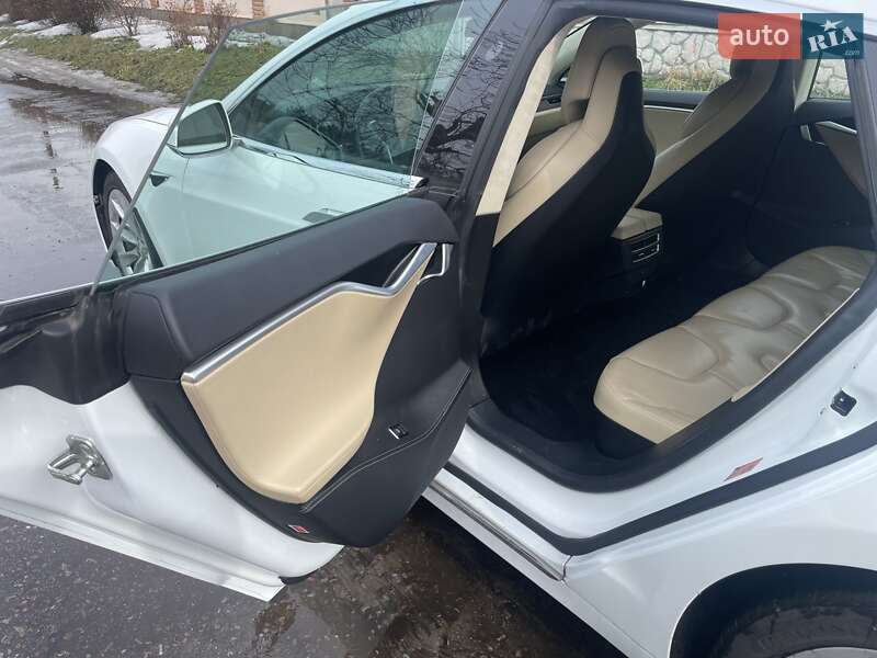 Лифтбек Tesla Model S 2017 в Киеве