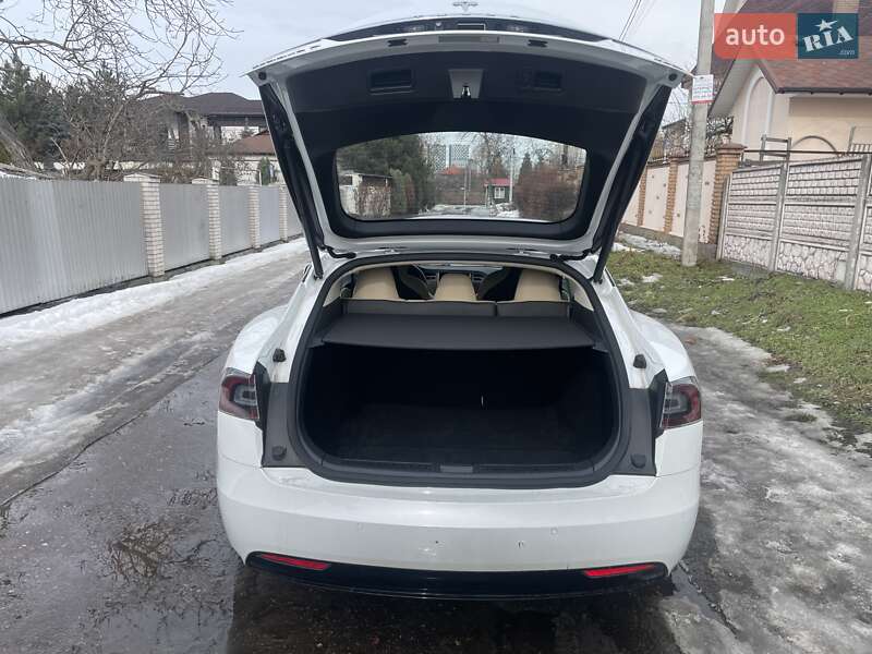 Лифтбек Tesla Model S 2017 в Киеве