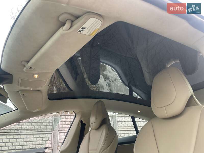 Лифтбек Tesla Model S 2017 в Киеве
