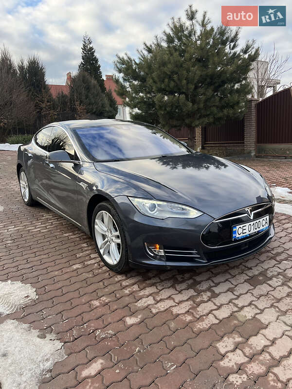 Лифтбек Tesla Model S 2015 в Черновцах
