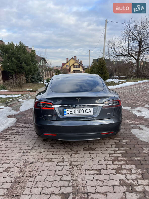 Лифтбек Tesla Model S 2015 в Черновцах