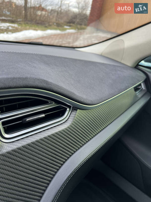 Лифтбек Tesla Model S 2015 в Черновцах