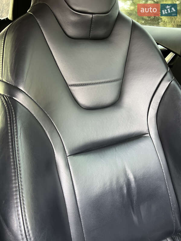 Лифтбек Tesla Model S 2015 в Черновцах
