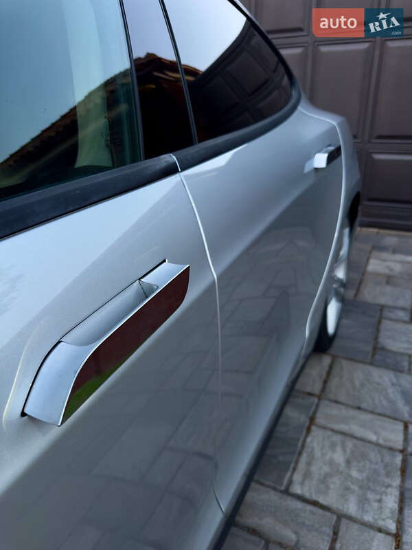Лифтбек Tesla Model S 2013 в Киеве