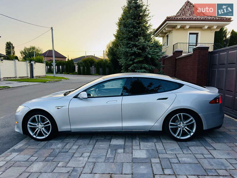Лифтбек Tesla Model S 2013 в Киеве
