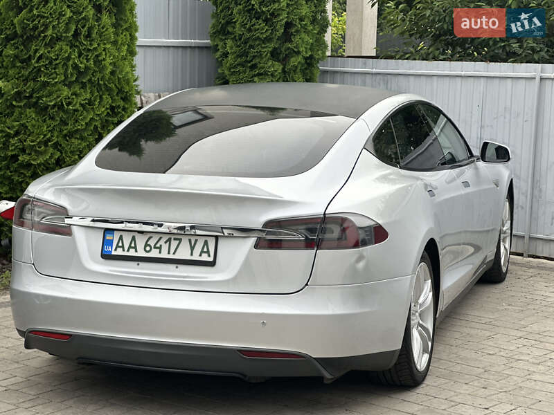 Лифтбек Tesla Model S 2013 в Киеве