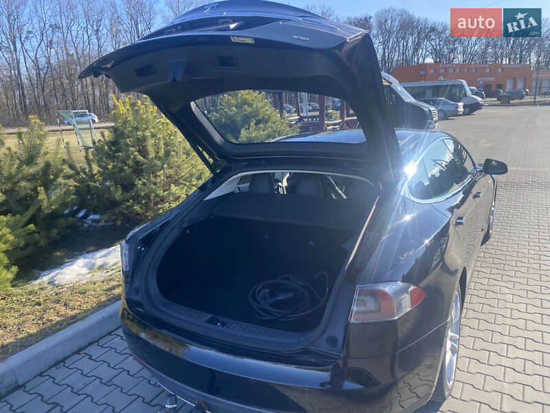 Лифтбек Tesla Model S 2015 в Луцке фото 14 Лифтбек Tesla Model S 2015 в Луцке