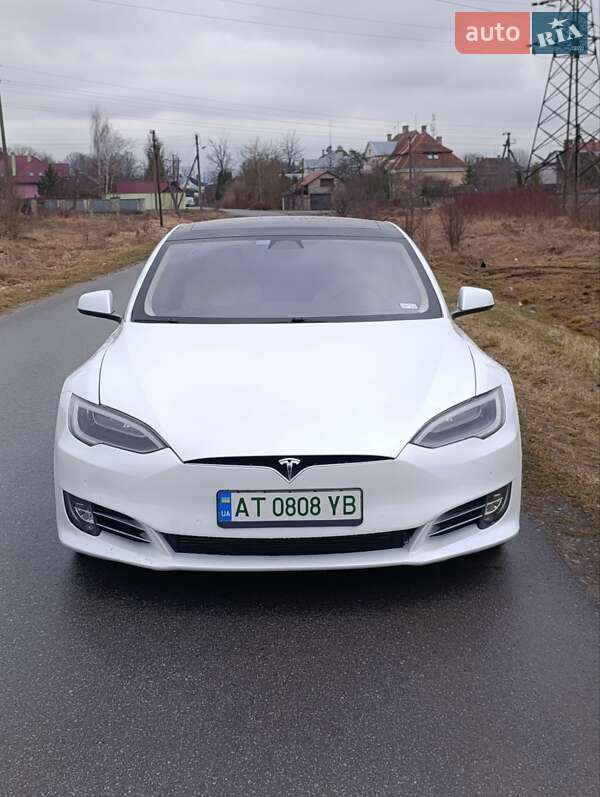 Ліфтбек Tesla Model S 2018 в Львові