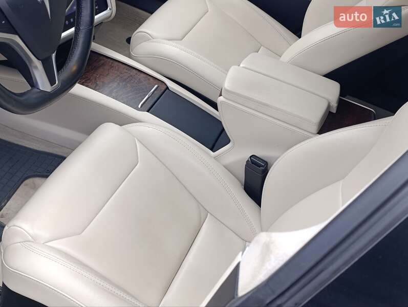 Ліфтбек Tesla Model S 2018 в Львові