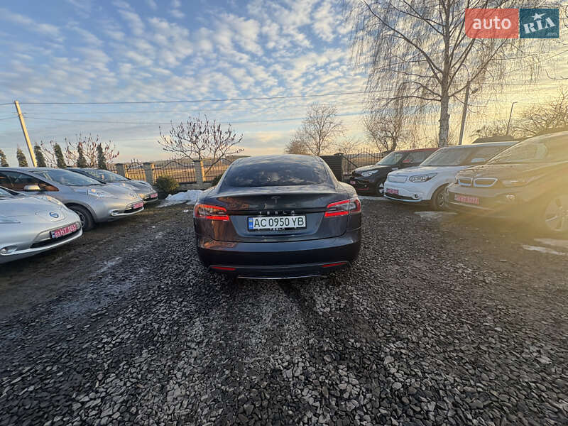 Ліфтбек Tesla Model S 2015 в Луцьку фото 28 Ліфтбек Tesla Model S 2015 в Луцьку