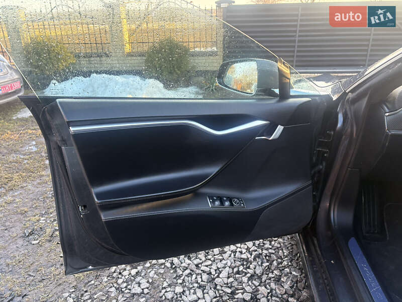 Ліфтбек Tesla Model S 2015 в Луцьку фото 40 Ліфтбек Tesla Model S 2015 в Луцьку