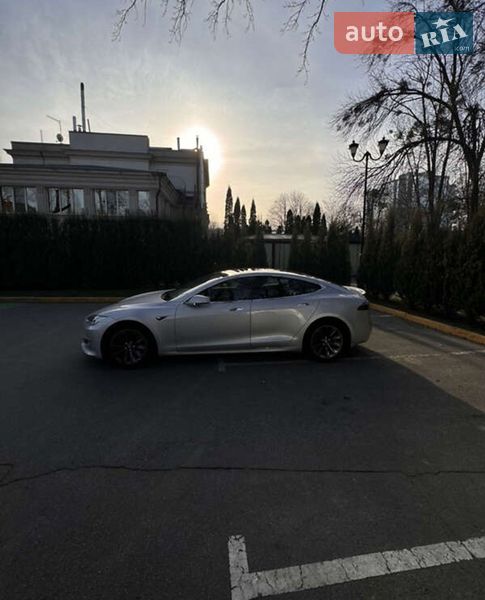 Ліфтбек Tesla Model S 2018 в Львові