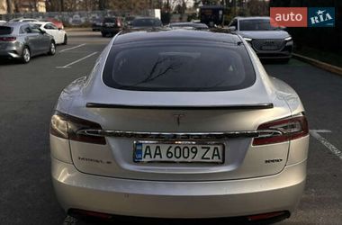 Лифтбек Tesla Model S 2018 в Львове
