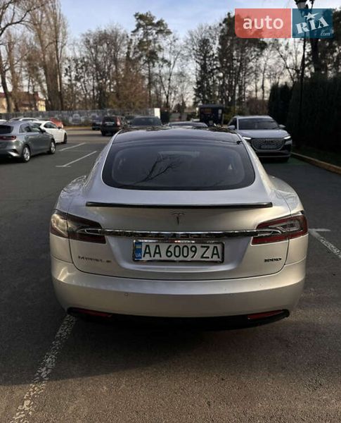 Лифтбек Tesla Model S 2018 в Львове