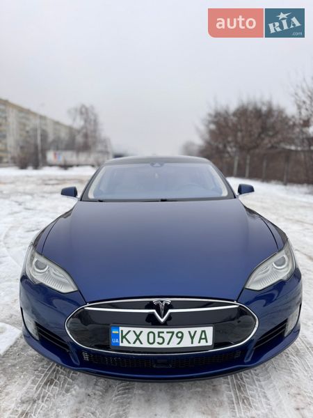 Ліфтбек Tesla Model S 2015 в Харкові