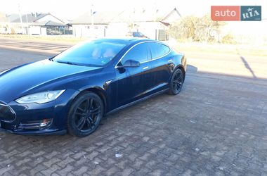 Ліфтбек Tesla Model S 2013 в Нововолинську