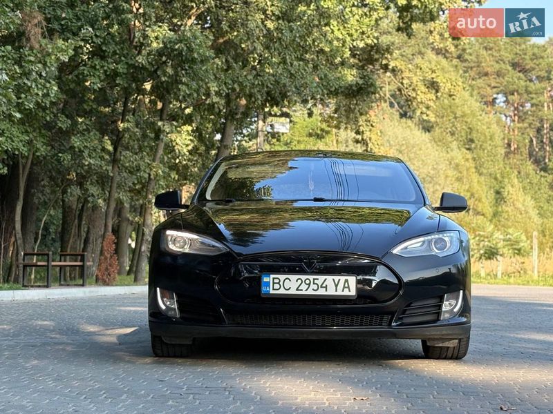 Лифтбек Tesla Model S 2014 в Львове
