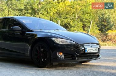 Лифтбек Tesla Model S 2014 в Львове