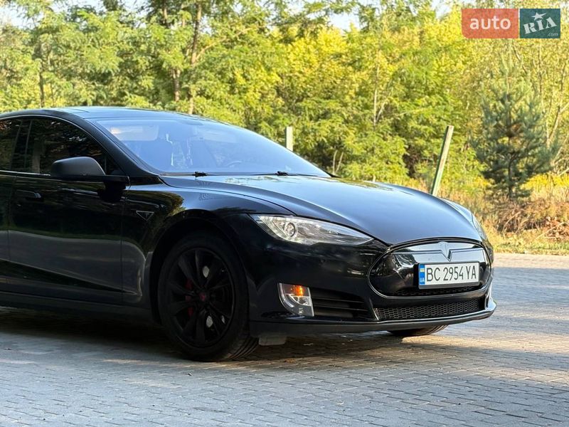 Лифтбек Tesla Model S 2014 в Львове