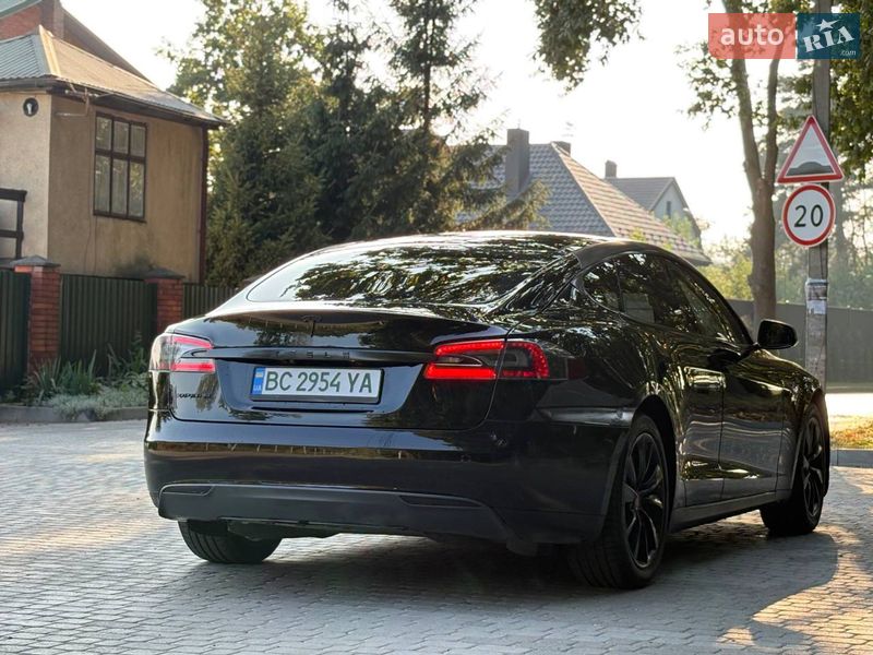 Лифтбек Tesla Model S 2014 в Львове