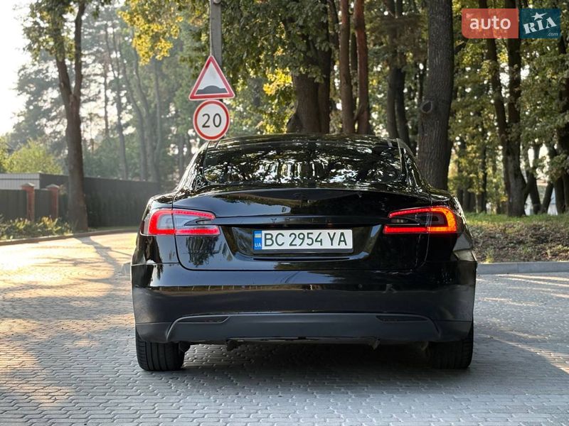 Лифтбек Tesla Model S 2014 в Львове