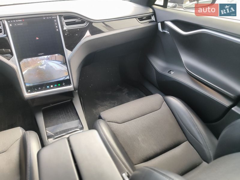 Лифтбек Tesla Model S 2018 в Киеве
