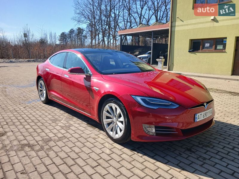 Лифтбек Tesla Model S 2016 в Ивано-Франковске