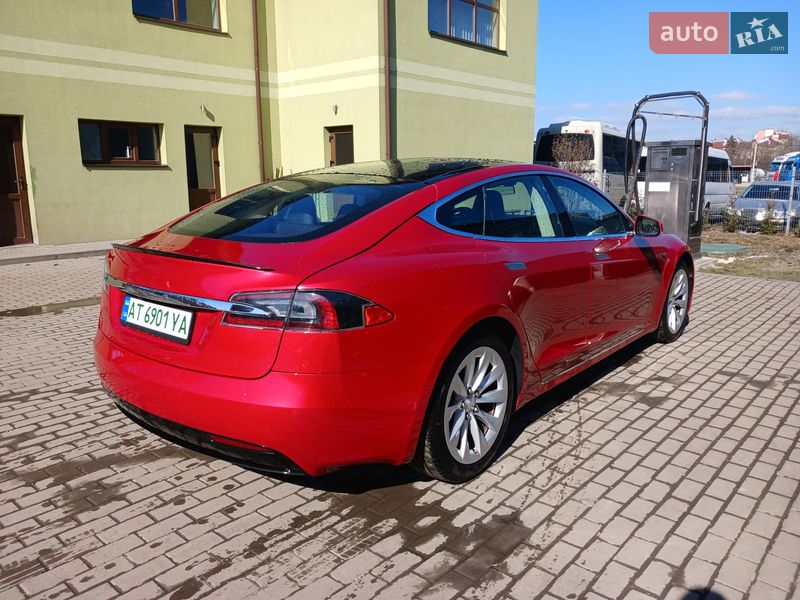 Лифтбек Tesla Model S 2016 в Ивано-Франковске
