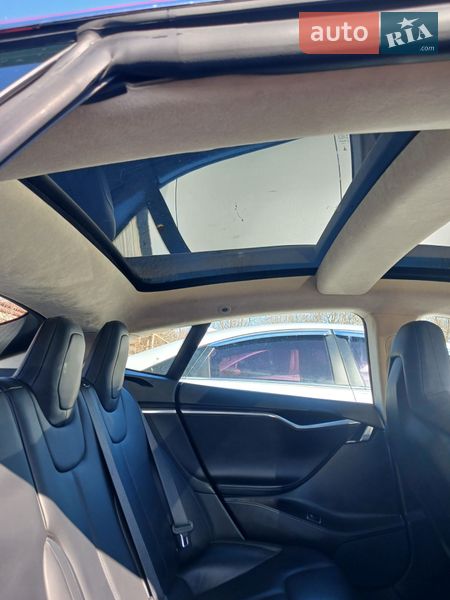 Лифтбек Tesla Model S 2016 в Ивано-Франковске