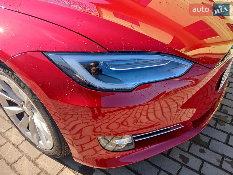 Лифтбек Tesla Model S 2016 в Ивано-Франковске