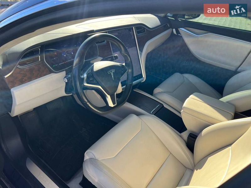 Лифтбек Tesla Model S 2017 в Кременчуге