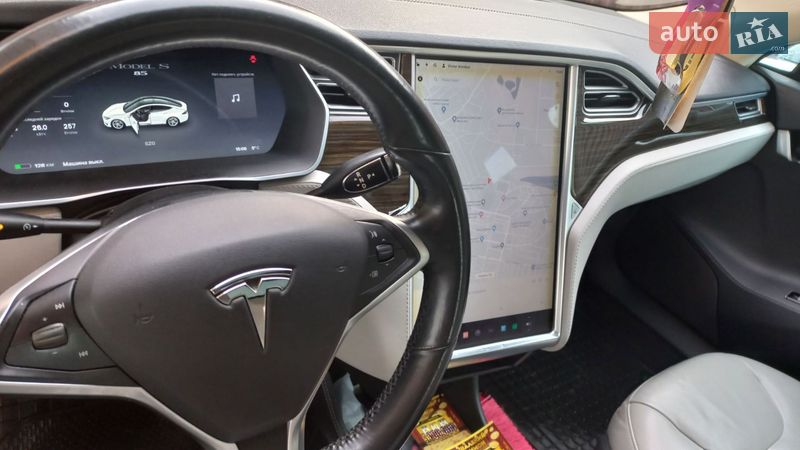 Лифтбек Tesla Model S 2014 в Нововолынске