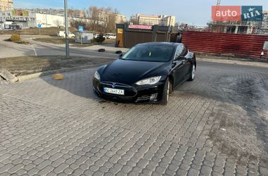 Лифтбек Tesla Model S 2015 в Львове