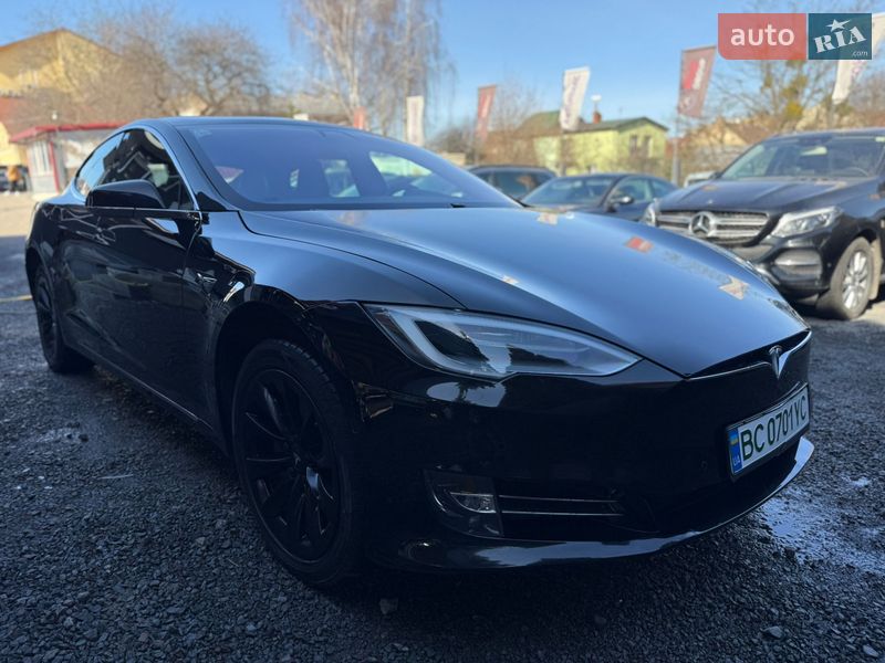 Лифтбек Tesla Model S 2018 в Львове