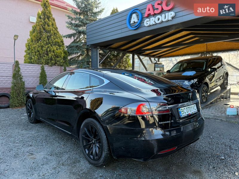 Лифтбек Tesla Model S 2018 в Львове