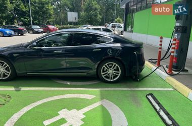 Ліфтбек Tesla Model S 2013 в Ірпені