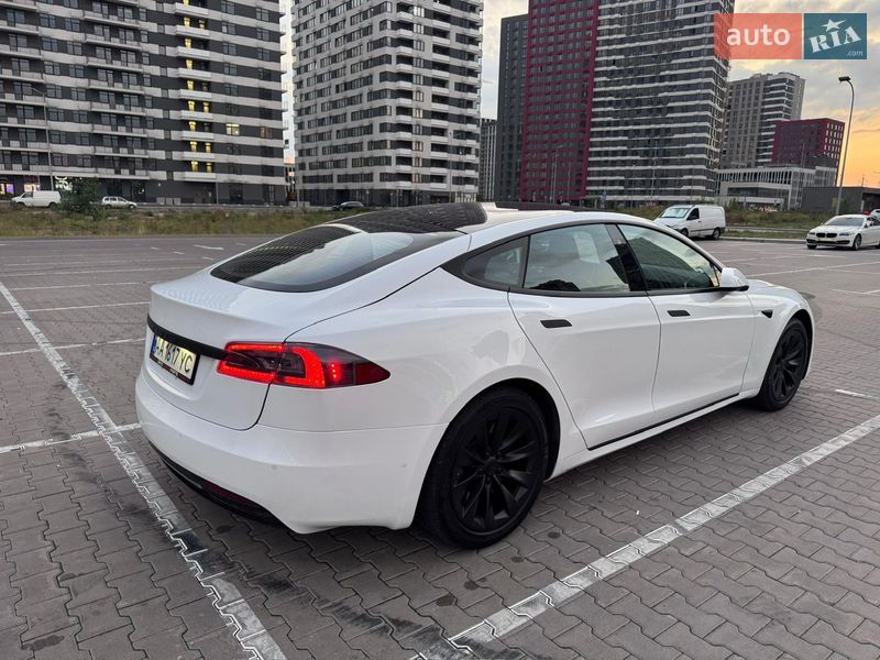 Лифтбек Tesla Model S 2018 в Киеве фото 3 Лифтбек Tesla Model S 2018 в Киеве
