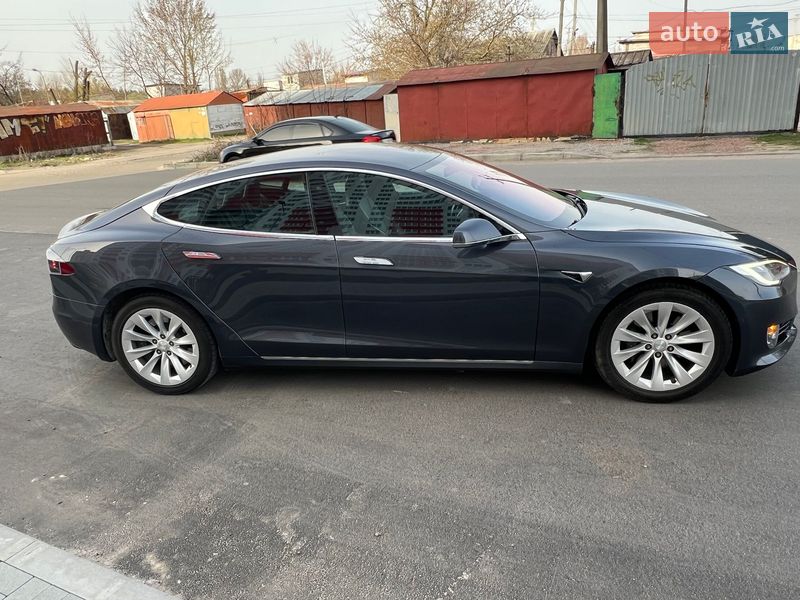 Лифтбек Tesla Model S 2017 в Киеве