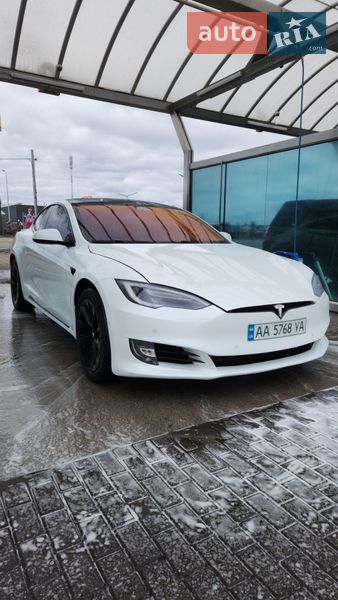 Ліфтбек Tesla Model S 2016 в Києві