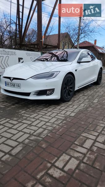 Ліфтбек Tesla Model S 2016 в Києві