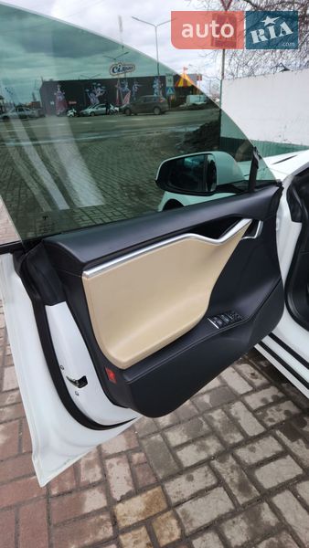 Ліфтбек Tesla Model S 2016 в Києві