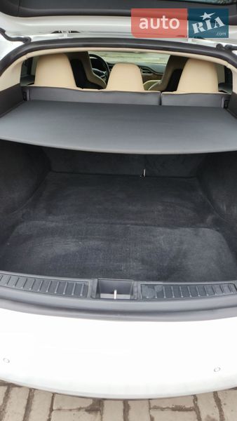 Ліфтбек Tesla Model S 2016 в Києві